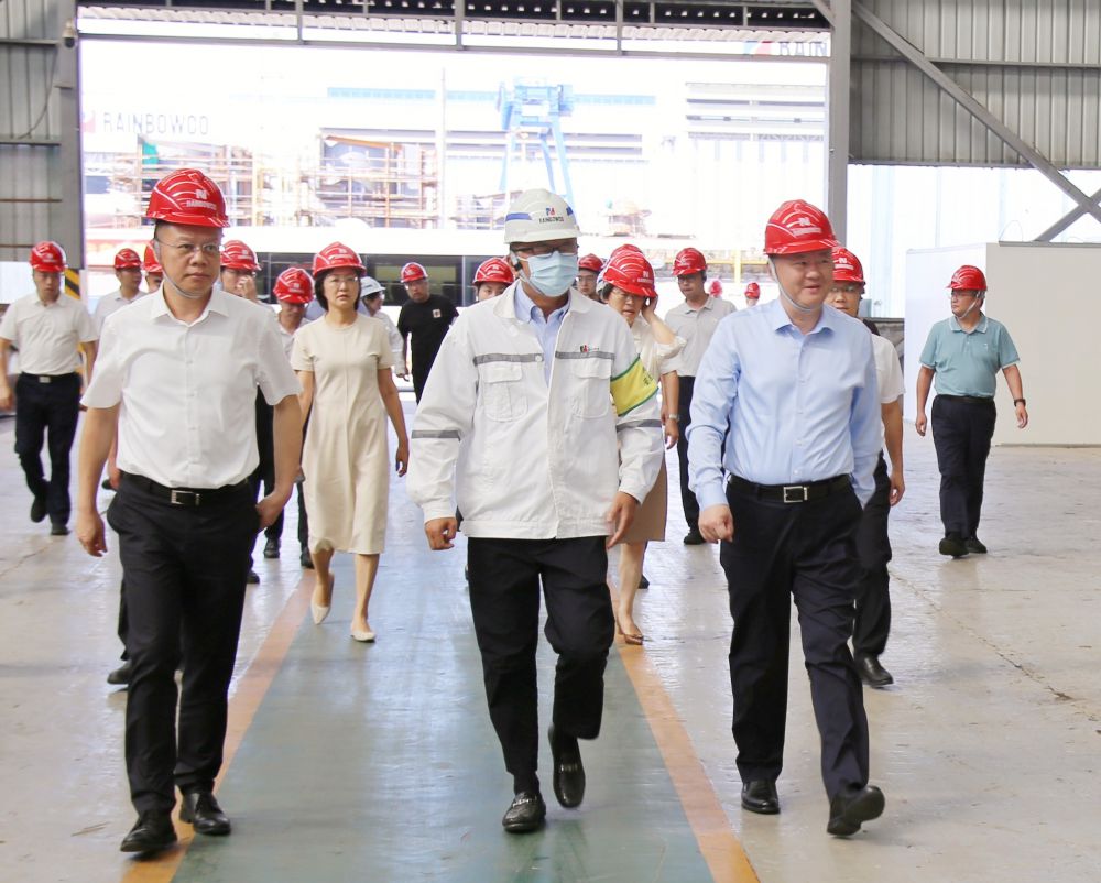 啟東市委書(shū)記楊中堅(jiān)一行蒞臨子公司潤(rùn)邦海洋焊接培訓(xùn)車(chē)間開(kāi)展現(xiàn)場(chǎng)調(diào)研(圖1) 啟東市委書(shū)記楊中堅(jiān)一行蒞臨子公司潤(rùn)邦海洋焊接培訓(xùn)車(chē)間開(kāi)展現(xiàn)場(chǎng)調(diào)研(圖1)