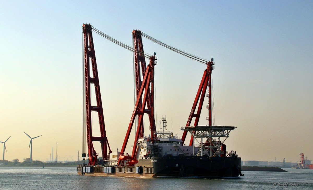 4000T自航式重吊船