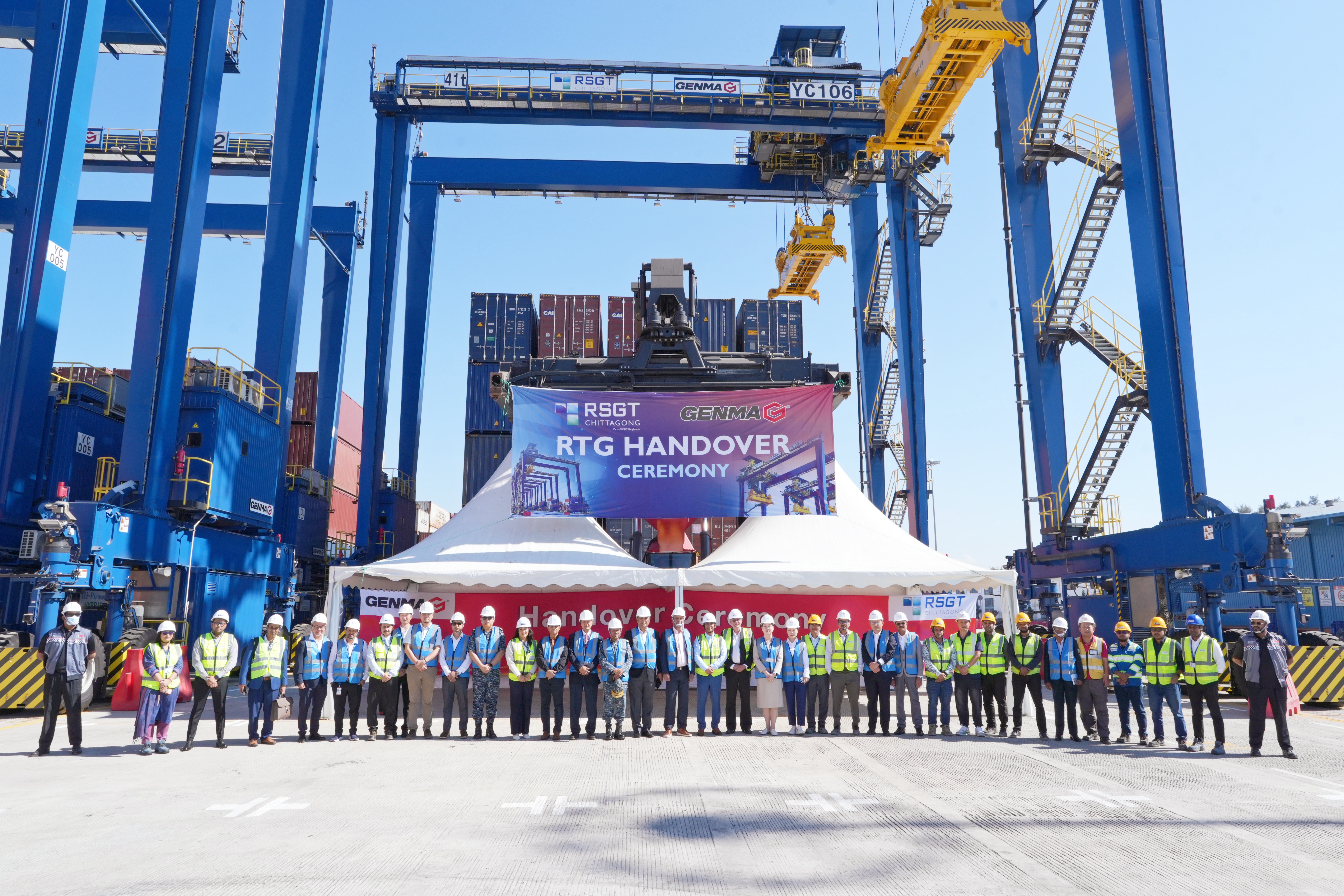 GENMA與RSGT孟加拉共慶14臺(tái)混動(dòng)RTG交付 | 交機(jī)儀式見(jiàn)證綠色港口新進(jìn)展(圖1) GENMA與RSGT孟加拉共慶14臺(tái)混動(dòng)RTG交付 | 交機(jī)儀式見(jiàn)證綠色港口新進(jìn)展(圖1)