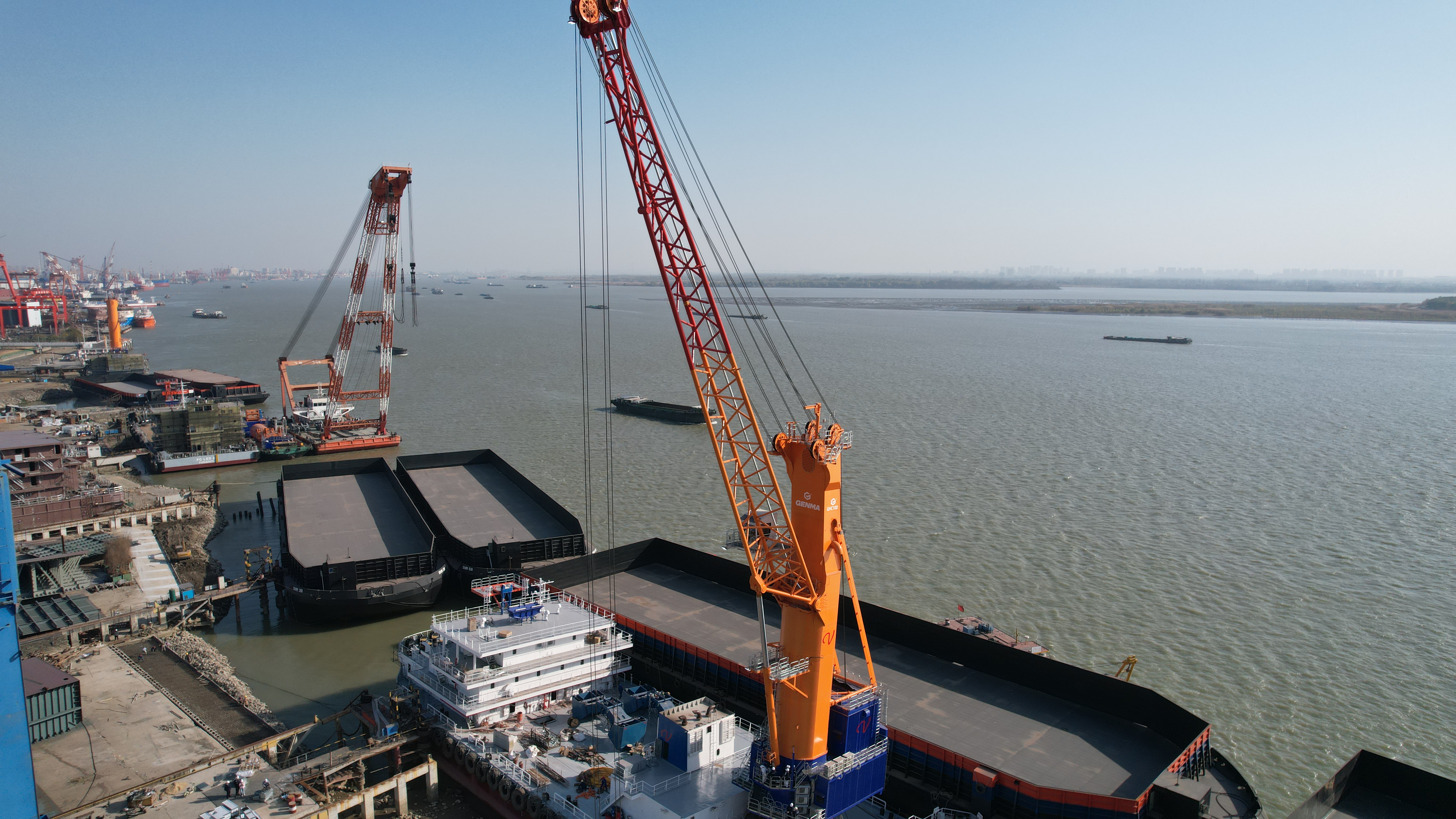 GENMA 2026開年再傳捷報(bào):三臺(tái)智能過(guò)駁吊高效交付(圖2) GENMA 2026開年再傳捷報(bào):三臺(tái)智能過(guò)駁吊高效交付(圖2)